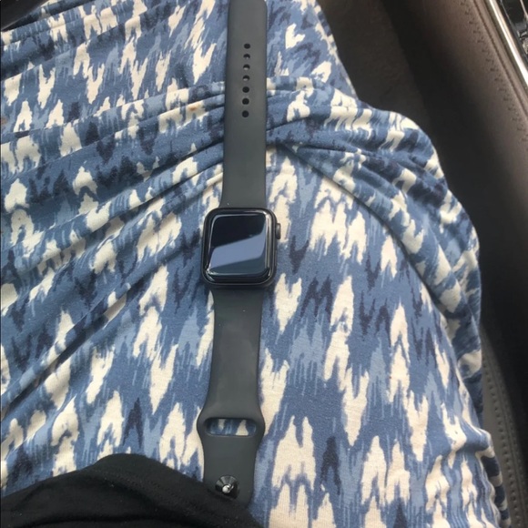 Series 4 Apple Watch 40mm - Picture 1 of 1